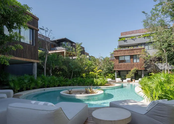 Stylish In Humana Bikes & Pools Apartment