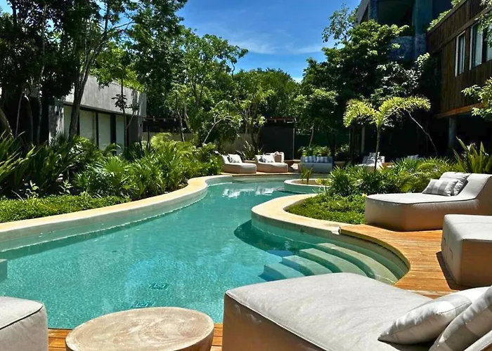 Stylish In Humana Bikes & Pools Apartment *